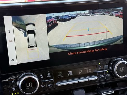 Used 2024 Toyota Highlander Limited FWD image 17
