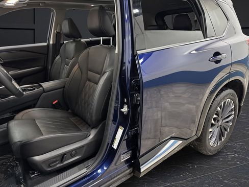 Used 2024 Nissan Rogue Platinum w/ Platinum Premium Package image 4