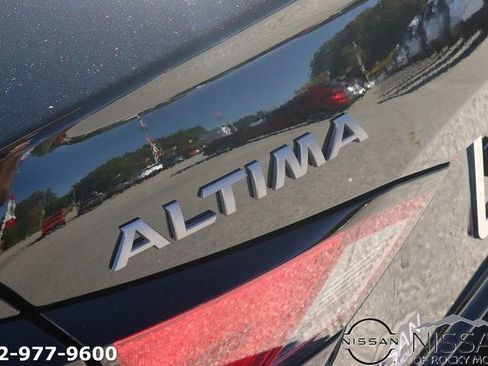 New 2025 Nissan Altima 2.5 SL image 9