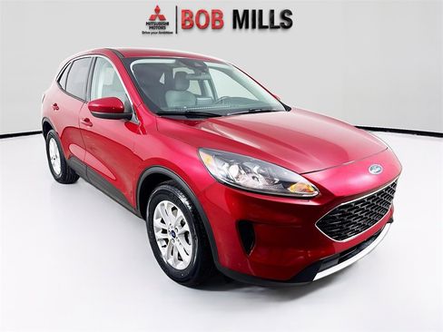 Used 2021 Ford Escape SE image 1