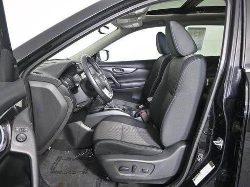 Used 2018 Nissan Rogue SV w/ Sun & Sound Touring Package AWD/4WD image 20