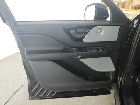 Certified 2022 Lincoln Aviator Reserve w/ Equipment Group 201A image 22