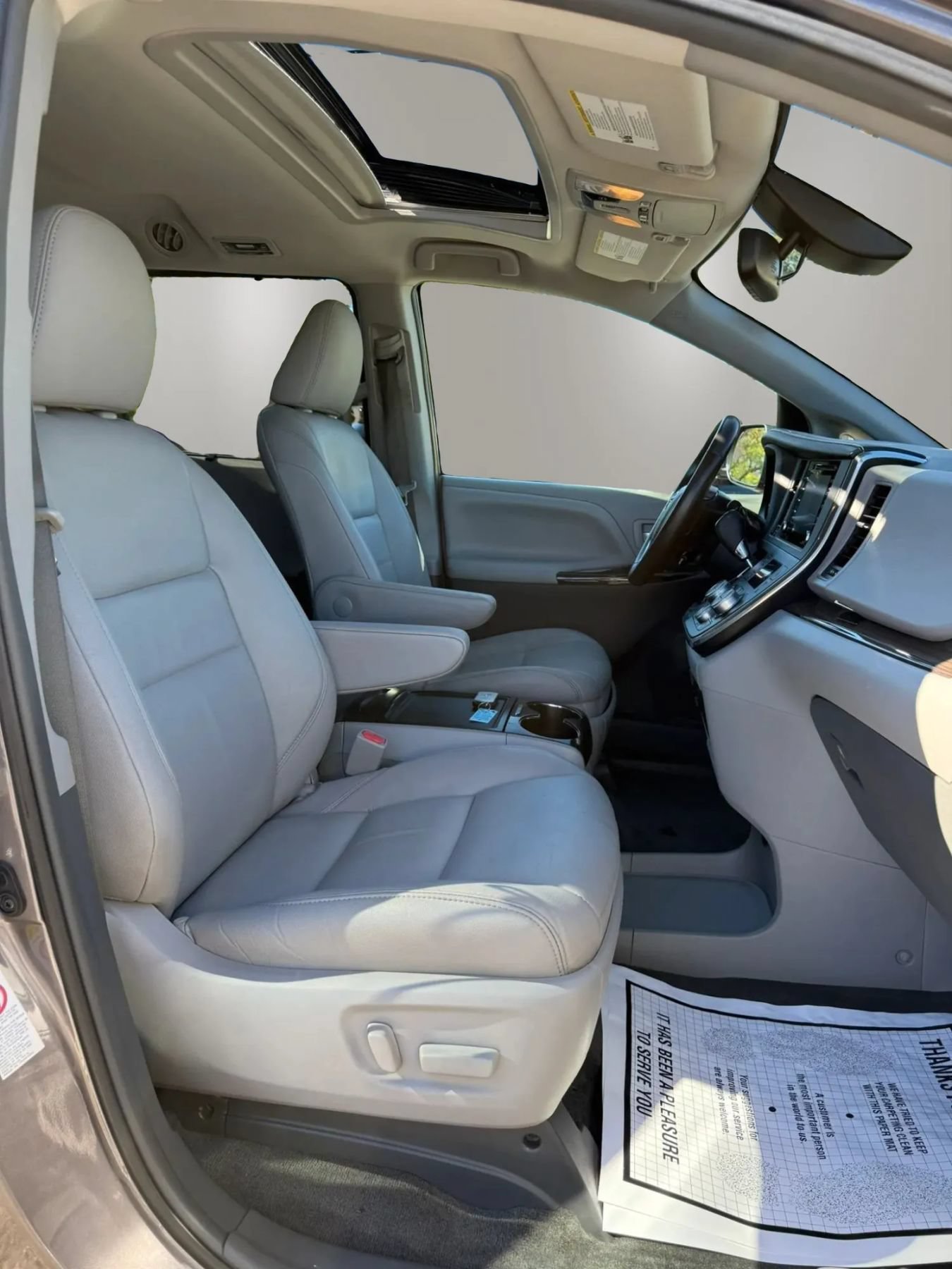 Used 2018 Toyota Sienna XLE w/ XLE Navigation Package FWD image 12