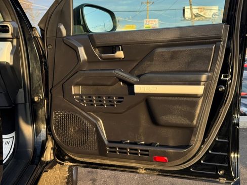 Used 2024 Toyota Tacoma TRD Off-Road image 38