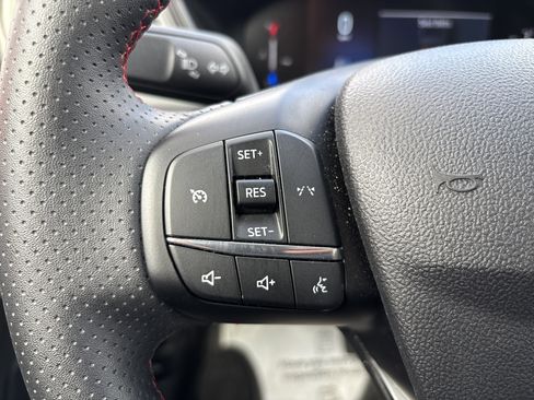 Used 2025 Ford Escape ST-Line image 19