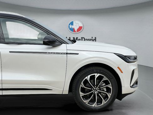 New 2026 Lincoln Nautilus Reserve image 32