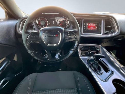 Certified 2016 Dodge Challenger SXT image 5