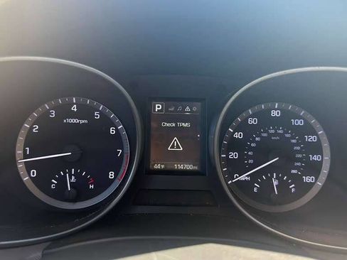 Used 2017 Hyundai Santa Fe SE image 34