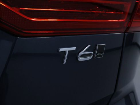 Used 2018 Volvo XC60 T6 Inscription w/ Convenience Package image 11