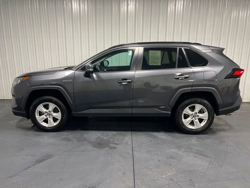 Used 2019 Toyota RAV4 LE image 17