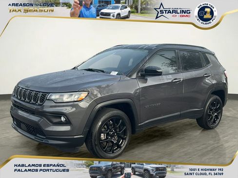 Used 2024 Jeep Compass Latitude w/ Altitude Special Edition image 2