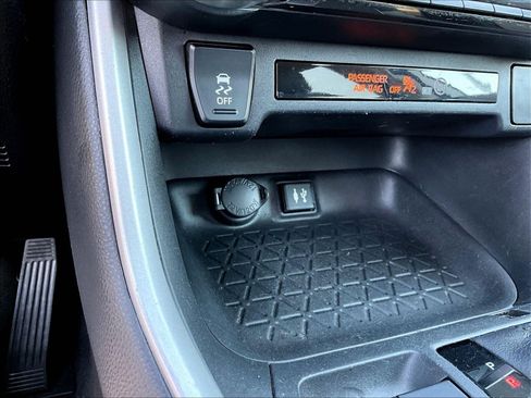 Used 2019 Toyota RAV4 XLE FWD image 16