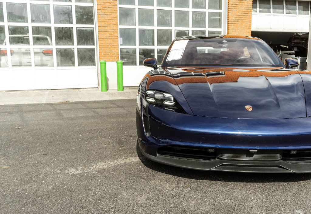 Used 2020 Porsche Taycan 4S AWD/4WD image 33