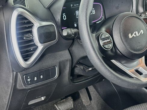 Used 2025 Kia Soul LX w/ LX Technology Package FWD image 17