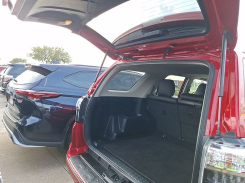 Used 2020 Toyota 4Runner Limited image 38