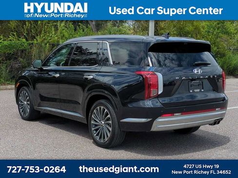 Certified 2024 Hyundai Palisade Calligraphy FWD image 3