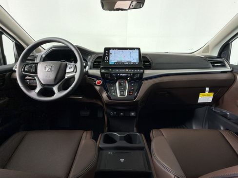 New 2026 Honda Odyssey Touring image 14