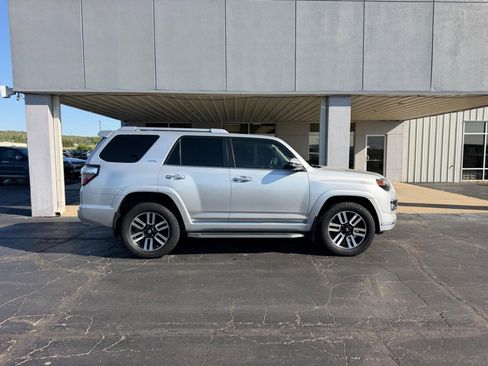 Used 2018 Toyota 4Runner Limited AWD/4WD image 2