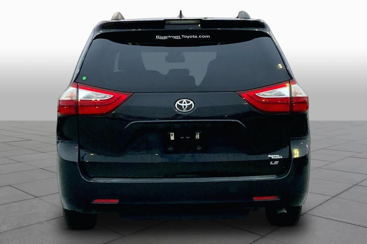Used 2018 Toyota Sienna LE FWD image 5