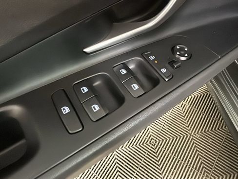 Certified 2024 Hyundai Elantra SE FWD image 13