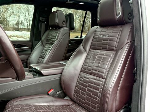 Used 2022 Cadillac Escalade Sport Platinum w/ LPO, ONYX Package image 14