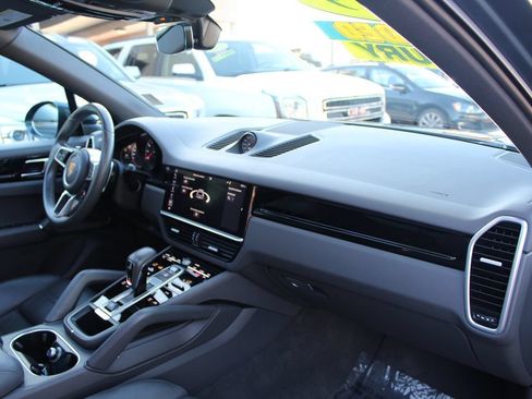 Used 2019 Porsche Cayenne AWD/4WD image 22