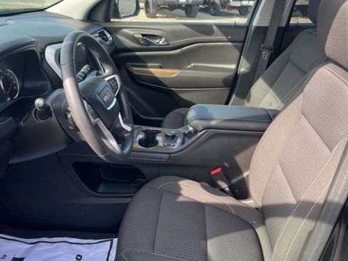 Used 2023 GMC Acadia SLE w/ Driver Convenience Package image 9