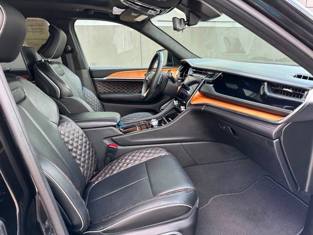 Used 2025 Jeep Grand Cherokee L Summit AWD/4WD image 9