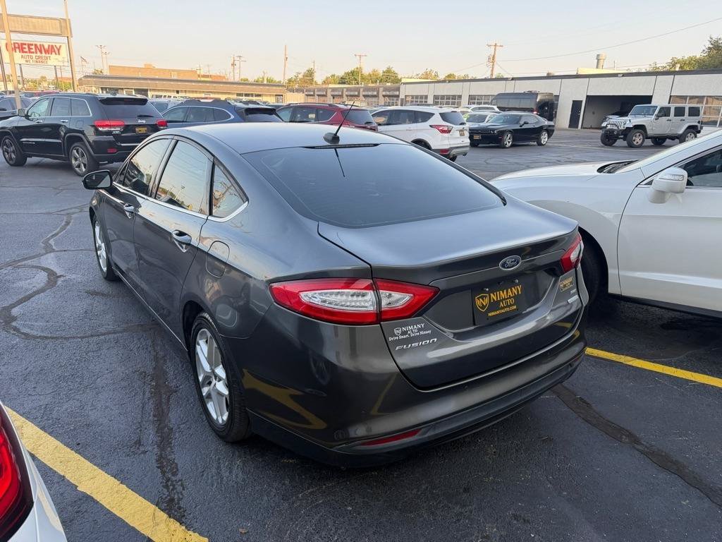 Used 2016 Ford Fusion SE FWD image 4