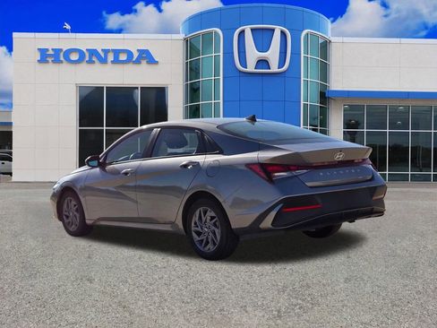 Used 2024 Hyundai Elantra SEL image 5