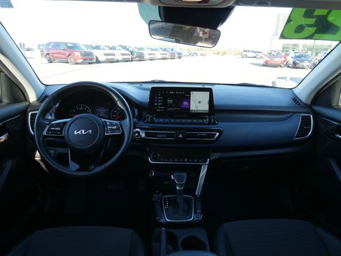 Used 2023 Kia Seltos S w/ Navigation Package image 18