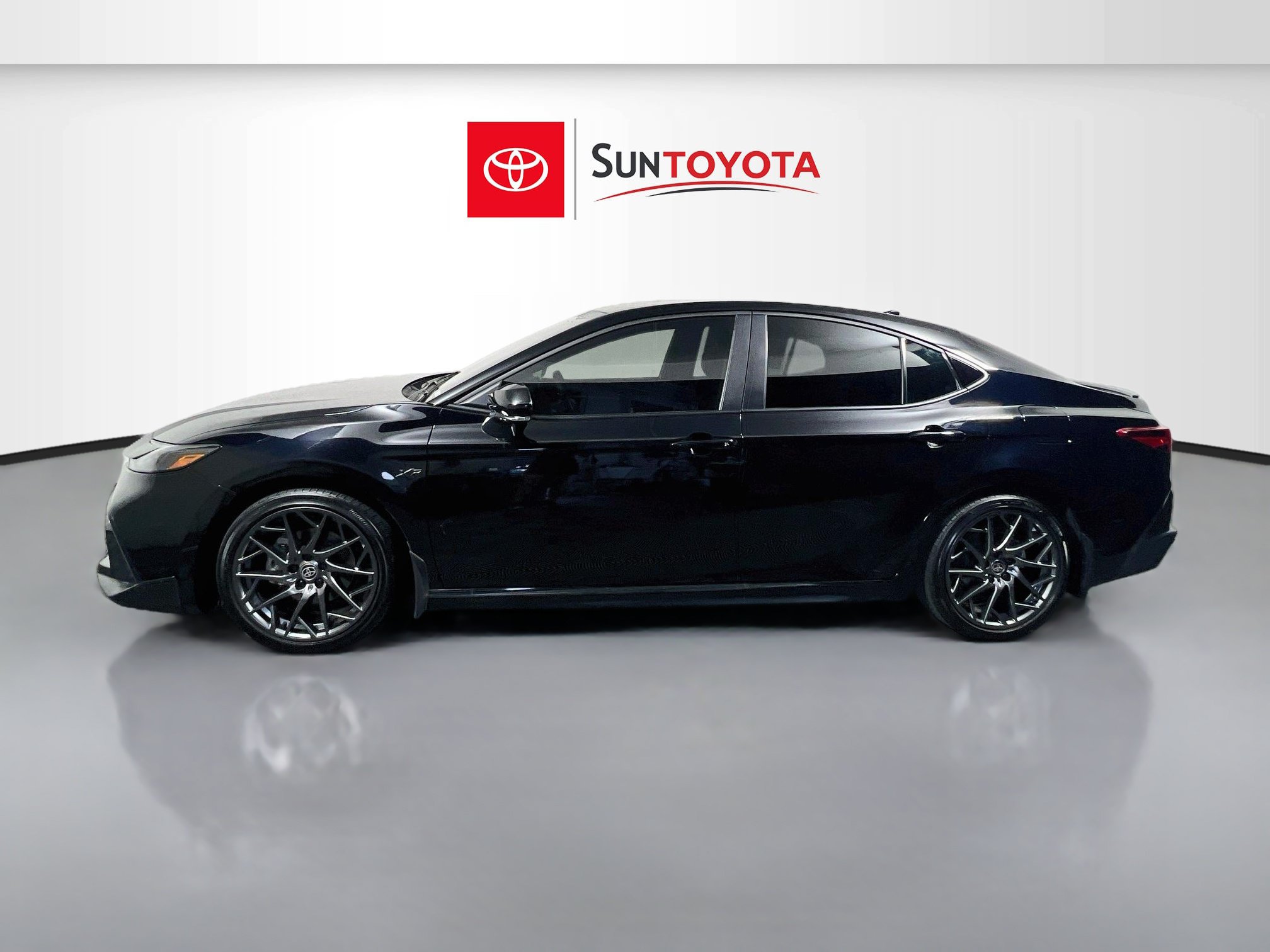 Used 2025 Toyota Camry SE FWD image 7