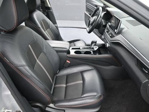 Used 2024 Nissan Altima 2.5 SR FWD image 14