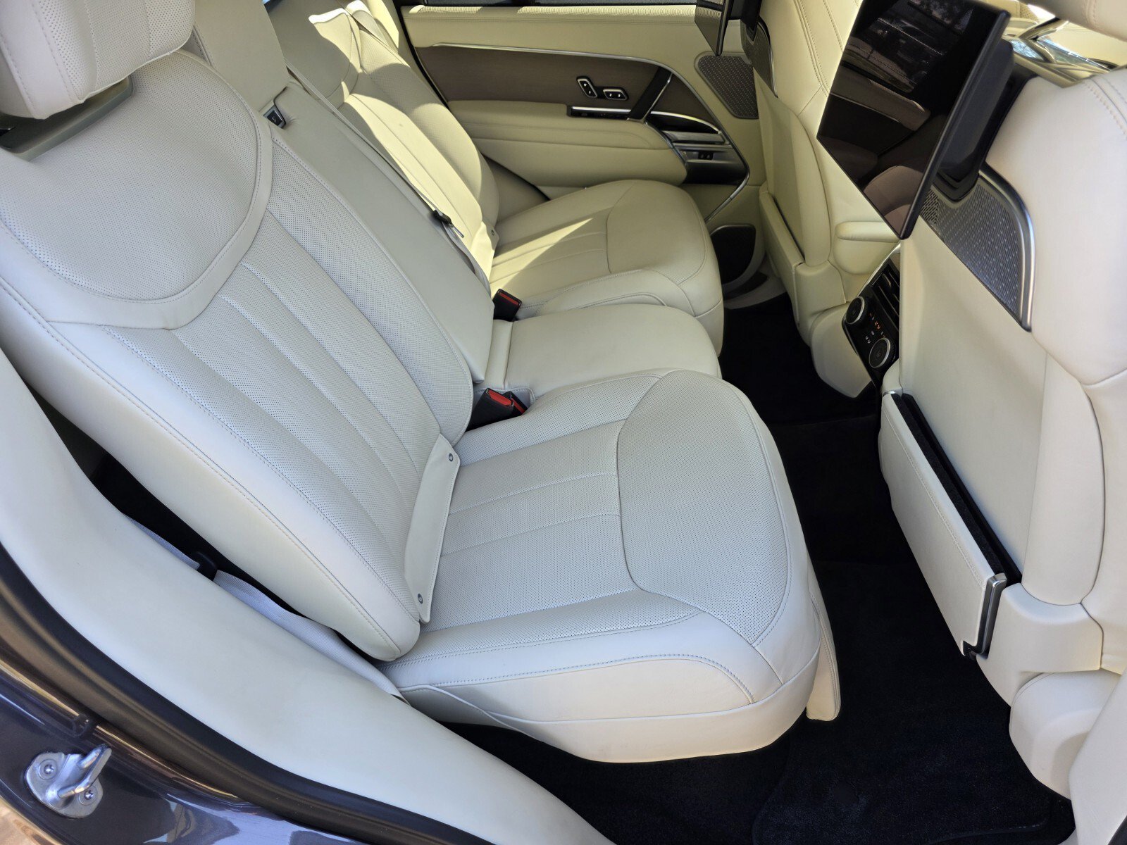 Certified 2023 Land Rover Range Rover First Edition AWD/4WD image 5