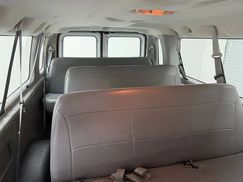 Used 2003 Ford E-350 and Econoline 350 XL RWD image 31