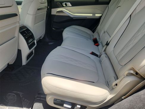 Used 2025 BMW X7 M60i AWD/4WD image 26
