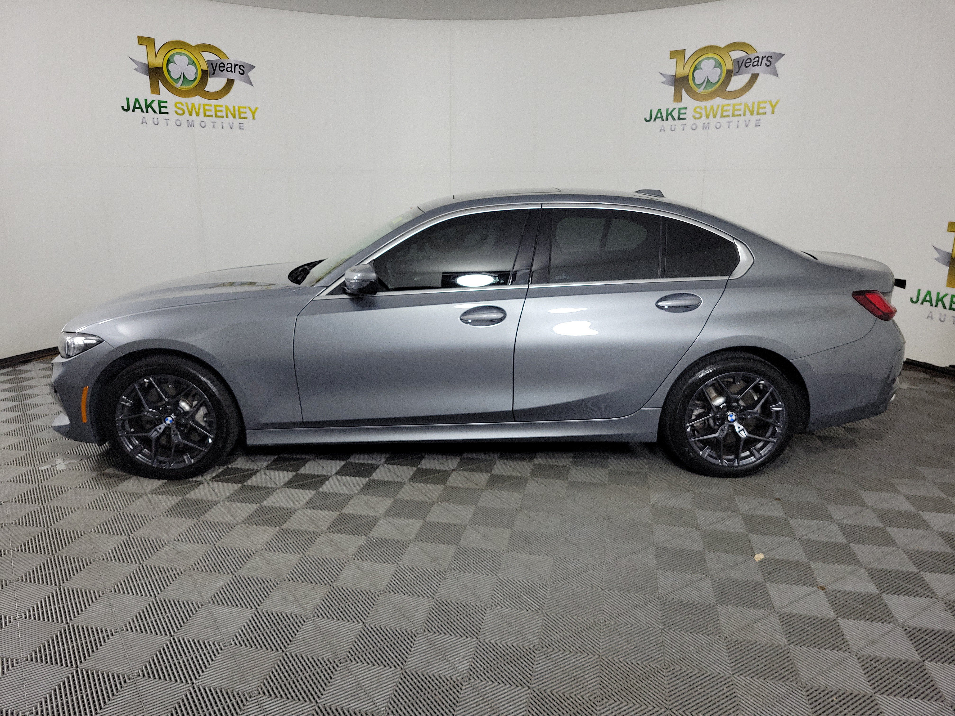 Certified 2025 BMW 330i xDrive Sedan w/ Convenience Package AWD/4WD image 4