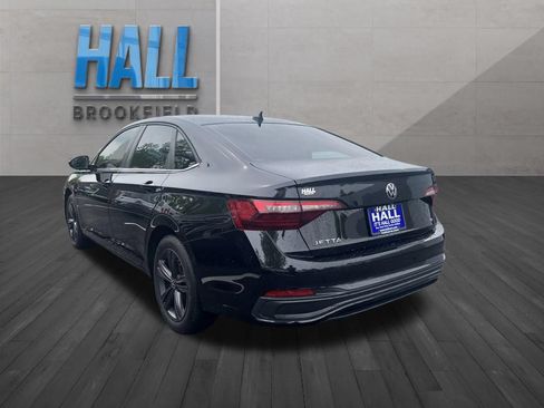 Certified 2024 Volkswagen Jetta SE w/ Panoramic Sunroof Package FWD image 4