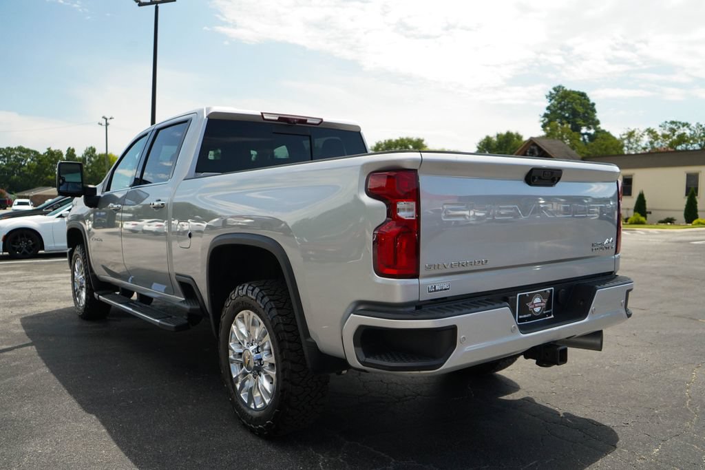 Used 2022 Chevrolet Silverado 2500 High Country w/ Z71 Off-Road Package AWD/4WD image 3