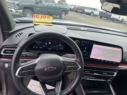 Used 2025 Chevrolet Traverse Z71 image 20
