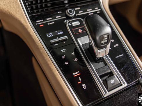 Used 2018 Porsche Panamera 4 image 27