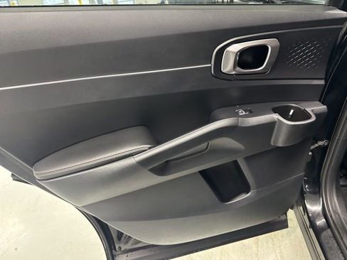 Used 2024 Kia Sorento S image 21