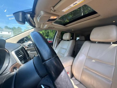 Used 2017 Jeep Grand Cherokee Limited AWD/4WD image 19