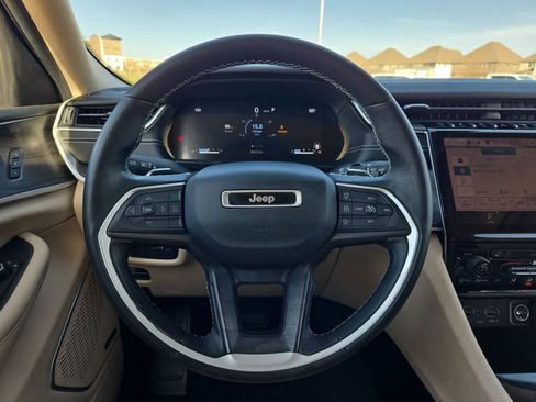 Used 2022 Jeep Grand Cherokee L Limited image 22