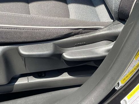 Used 2025 Chevrolet TrailBlazer LT AWD/4WD image 26