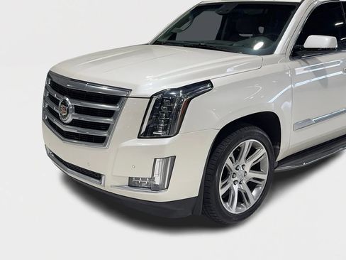 Used 2015 Cadillac Escalade Luxury image 7