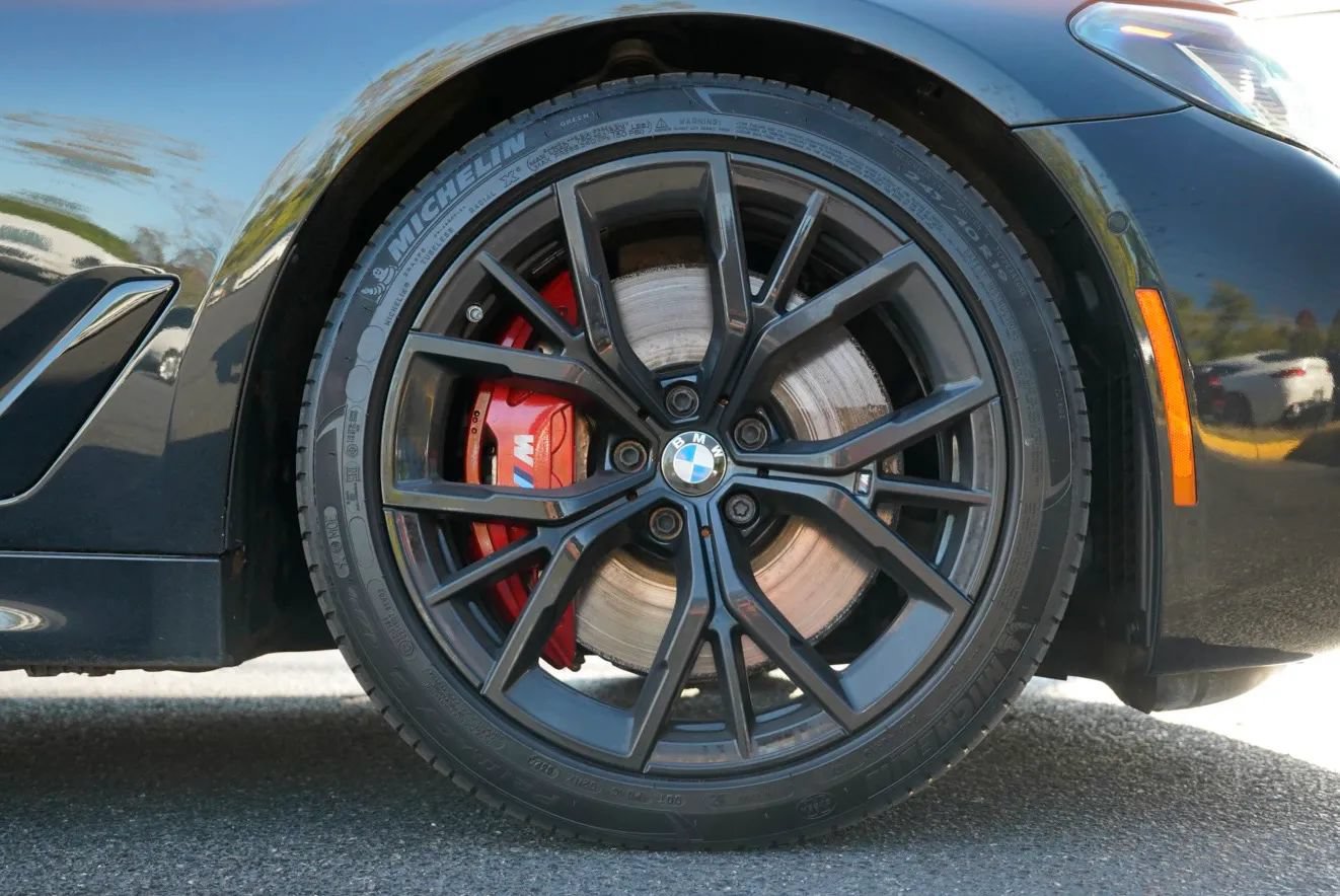 Used 2023 BMW M550i xDrive w/ Executive Package AWD/4WD image 17
