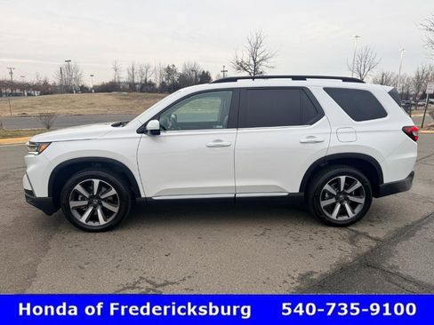 Certified 2025 Honda Pilot Elite image 3
