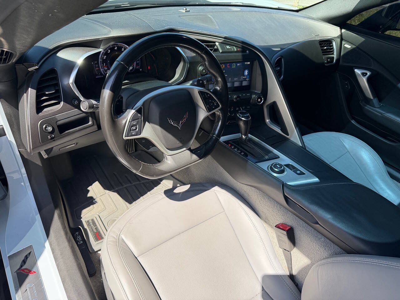 Used 2018 Chevrolet Corvette Stingray Coupe w/ 1LT RWD image 17