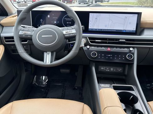 Used 2025 Hyundai Sonata Limited image 2